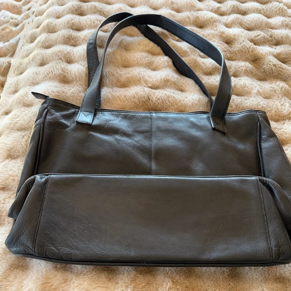 Classic Volare Group Black Leather Computer Bag
